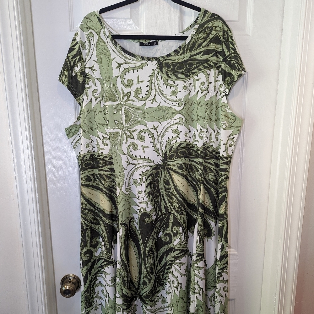 Lily plus size fit flare women's short sleeve dress green floral size 2xL‎